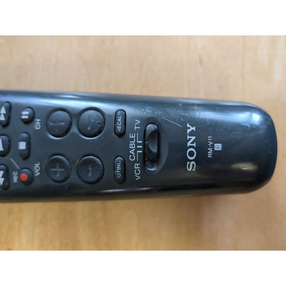 Sony RM-V11 Remote Control Black Television‎ TV Cable VCR Genuine
